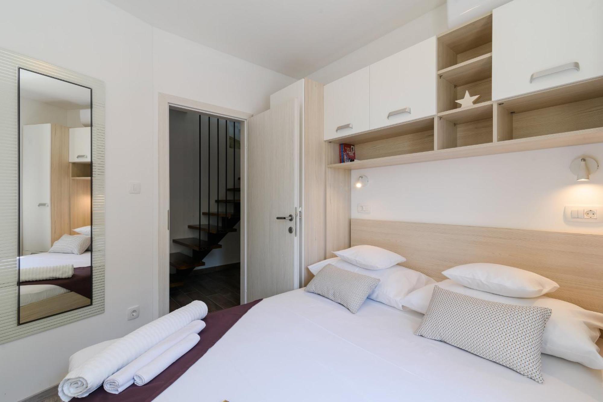 Deluxe Apartment Dobrila Kaštela Exterior foto
