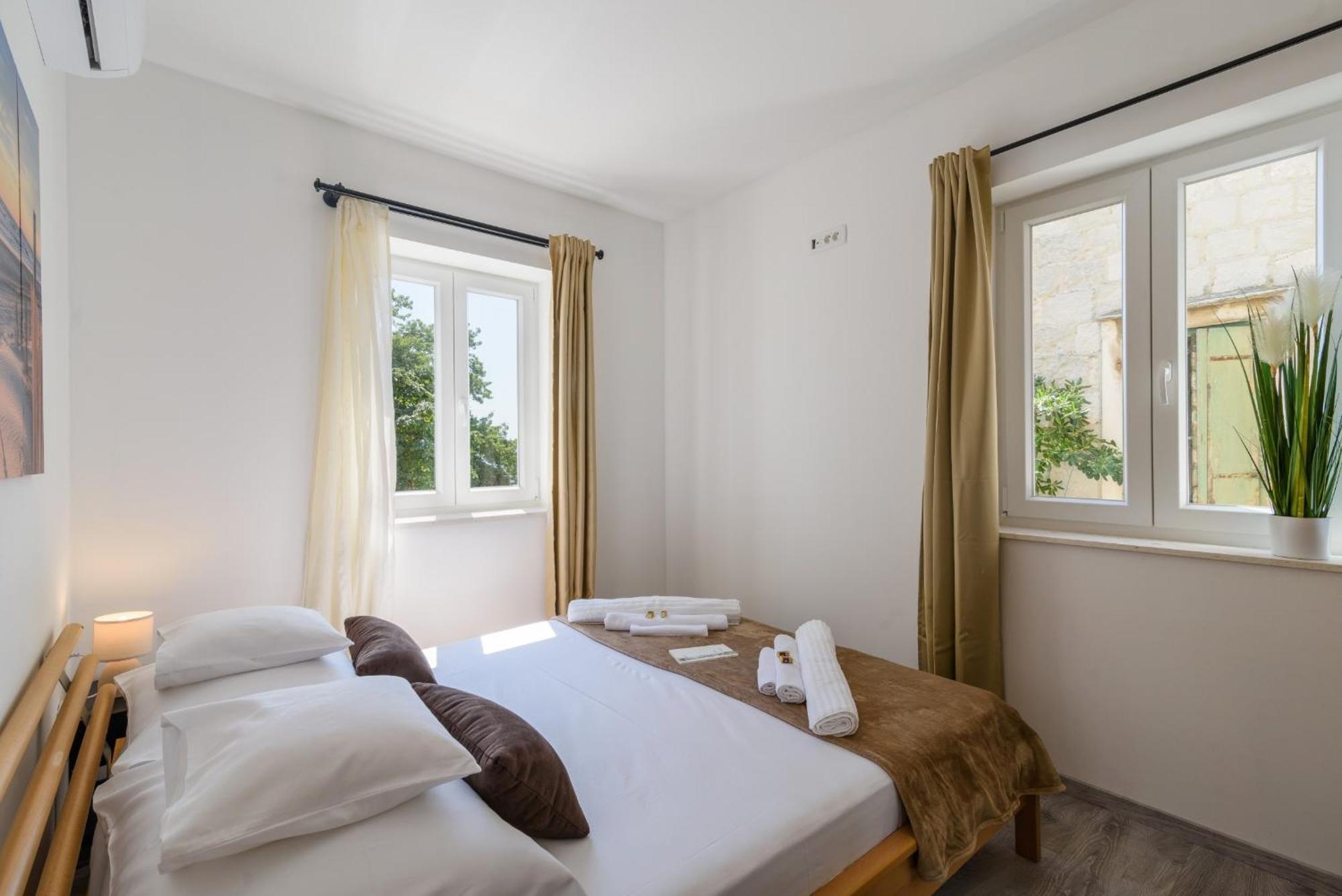 Deluxe Apartment Dobrila Kaštela Exterior foto