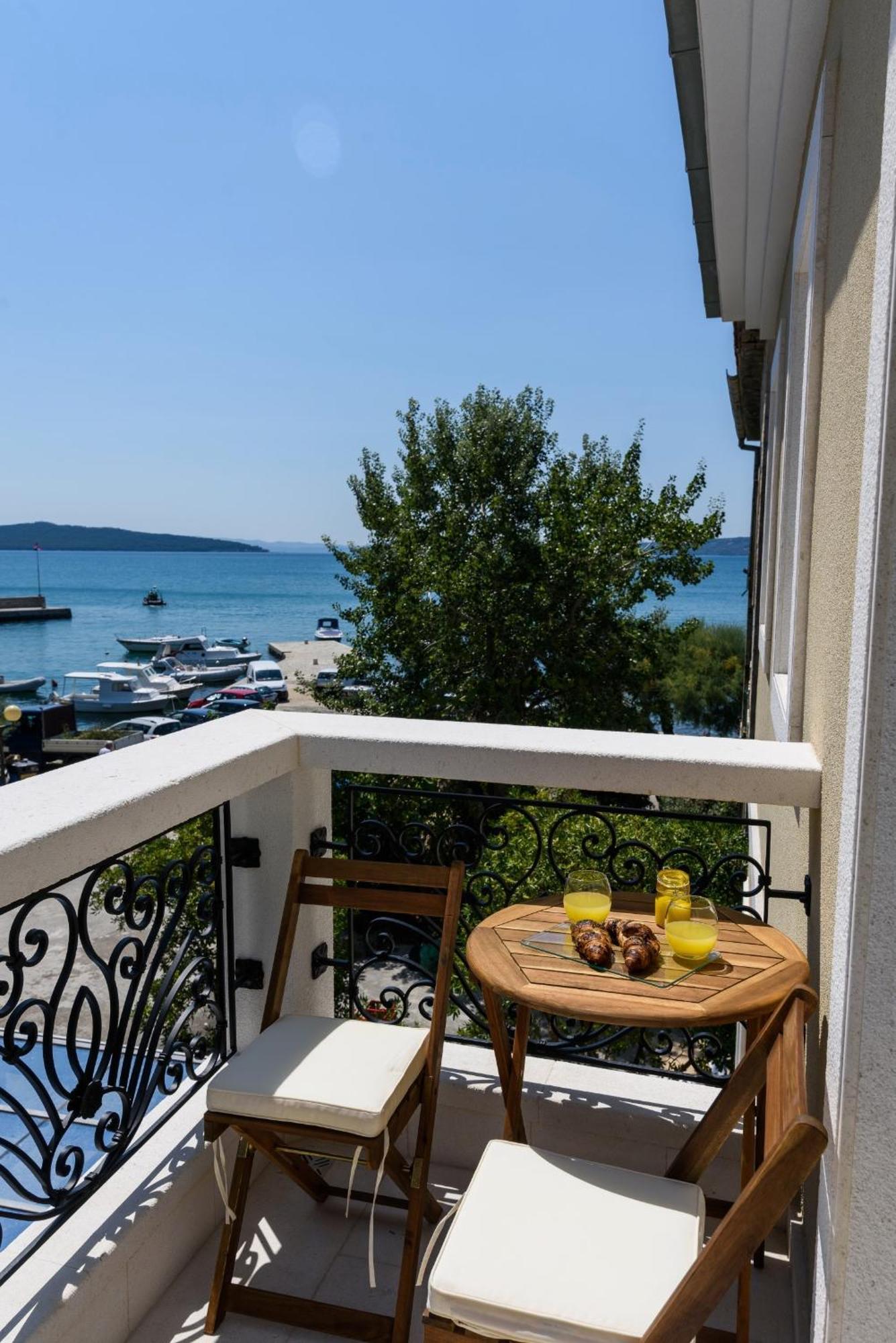 Deluxe Apartment Dobrila Kaštela Exterior foto