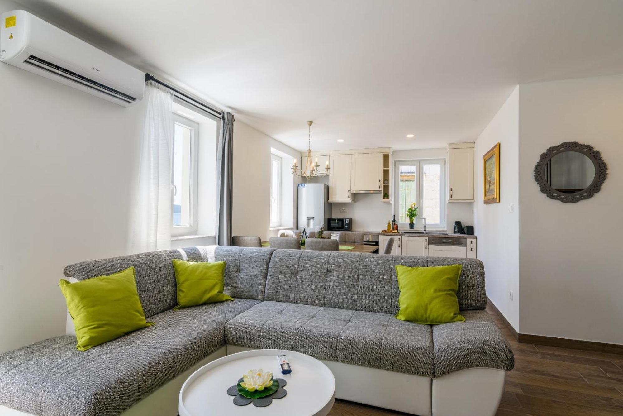 Deluxe Apartment Dobrila Kaštela Exterior foto